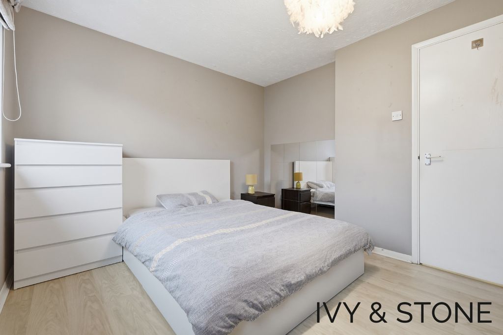 Property photo 3 of 17 4674022