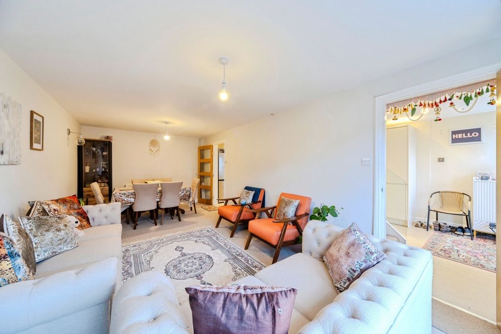 Property photo 3 of 19 Pbox-Img.Jpg