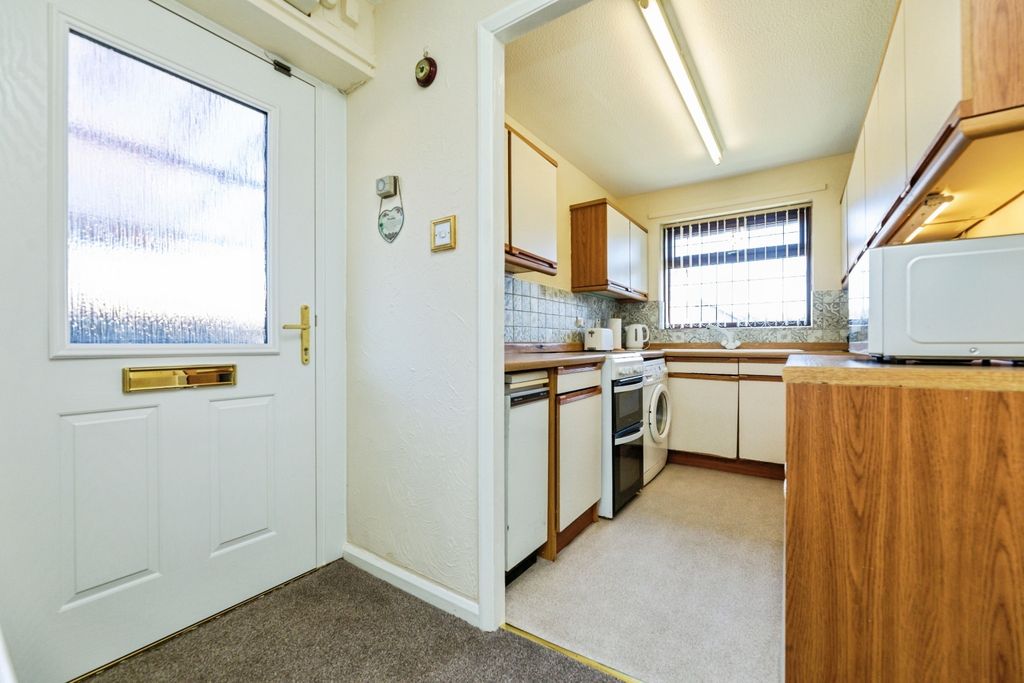 Property photo 3 of 17 Pbox-Kitchen-340812.Jpg