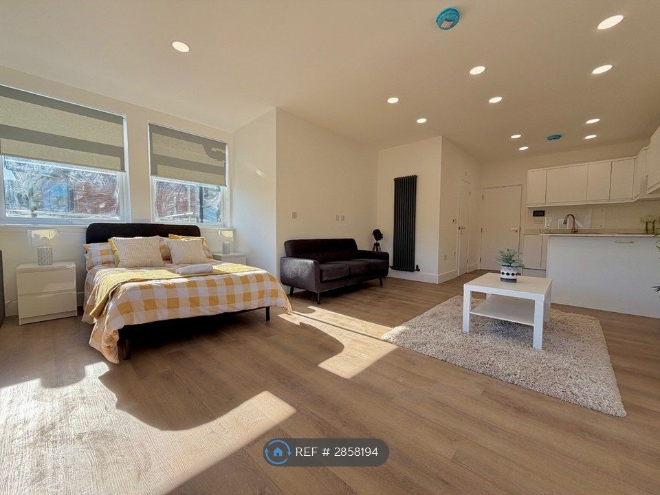 Property photo 1 of 6 Flat 14 - Furnished Example