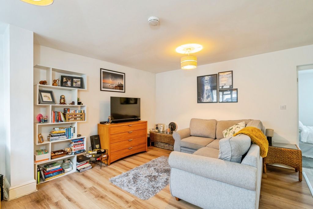 Property photo 2 of 11 Photo