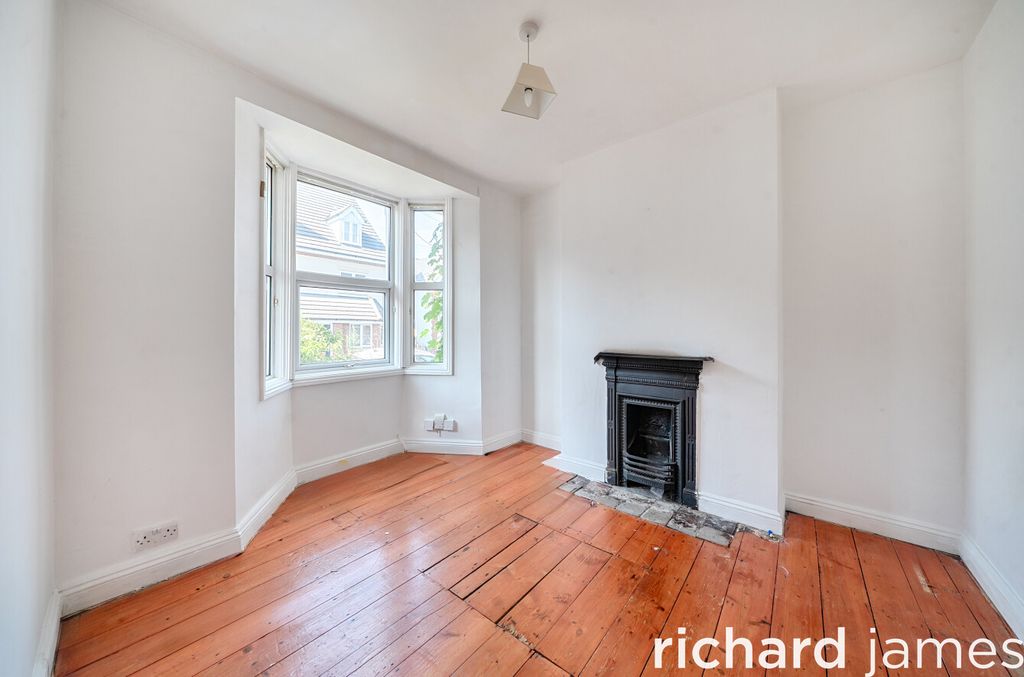 Property photo 2 of 20 43Efb93d8c484205A021c8007A2E3806