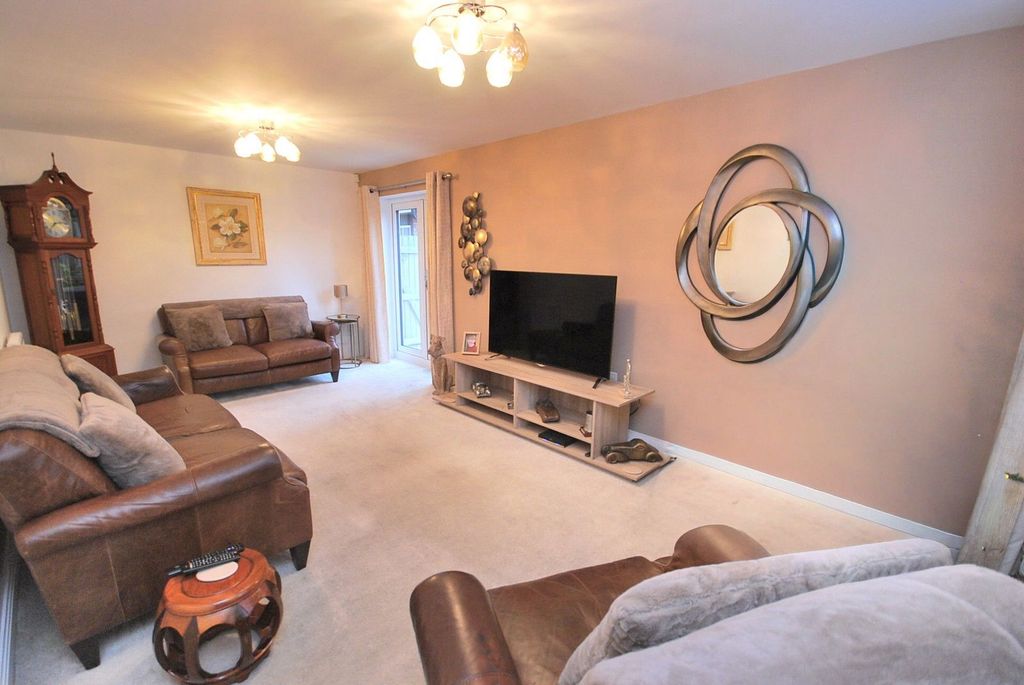 Property photo 3 of 23