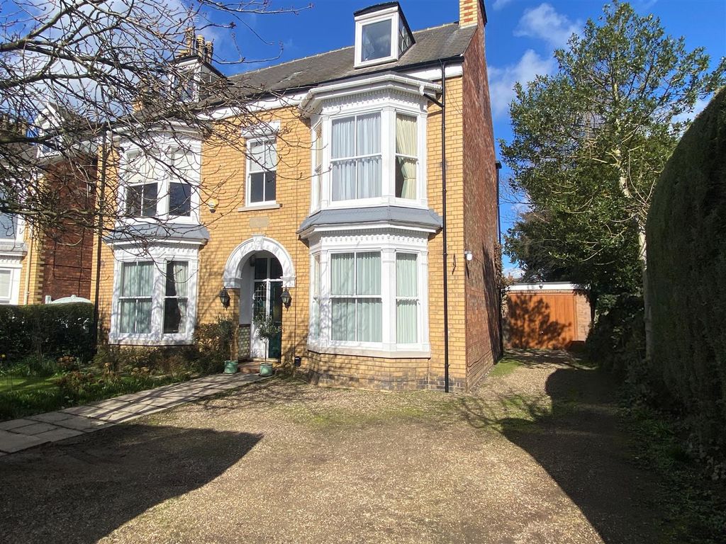 Property photo 1 of 40