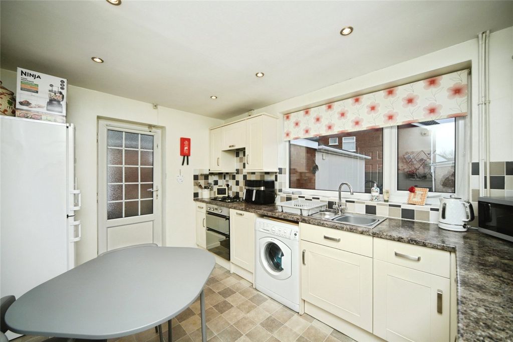 Property photo 3 of 16 Picture No. 17