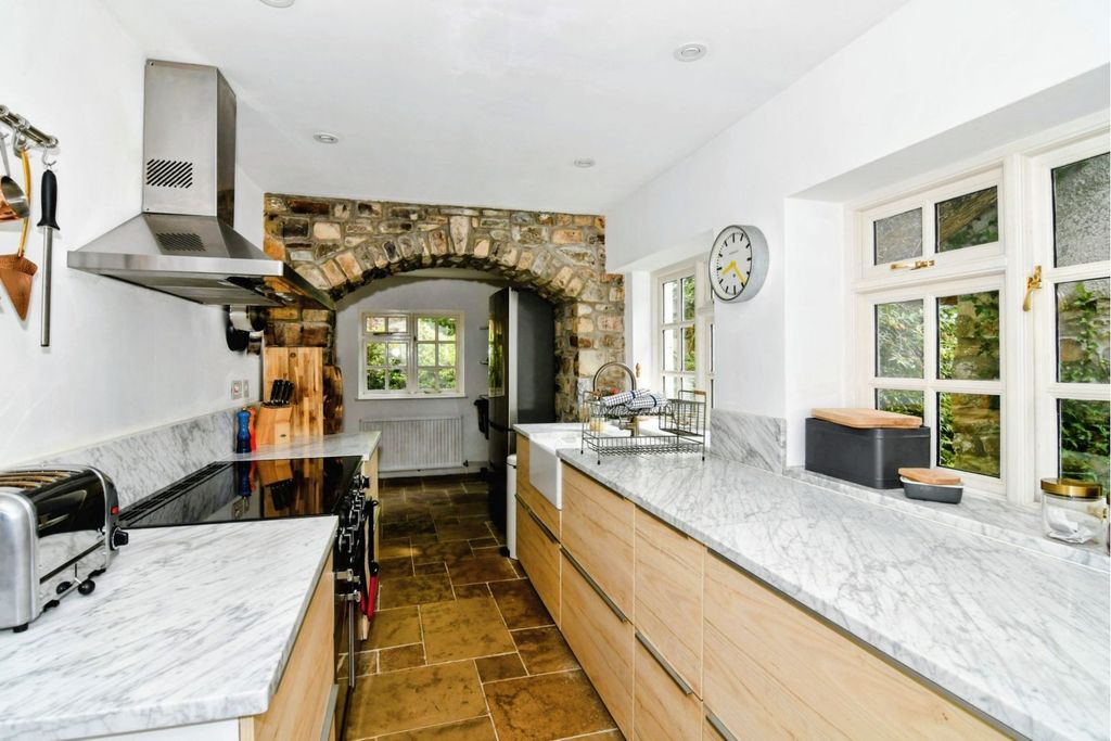 Property photo 3 of 20 Kitchen