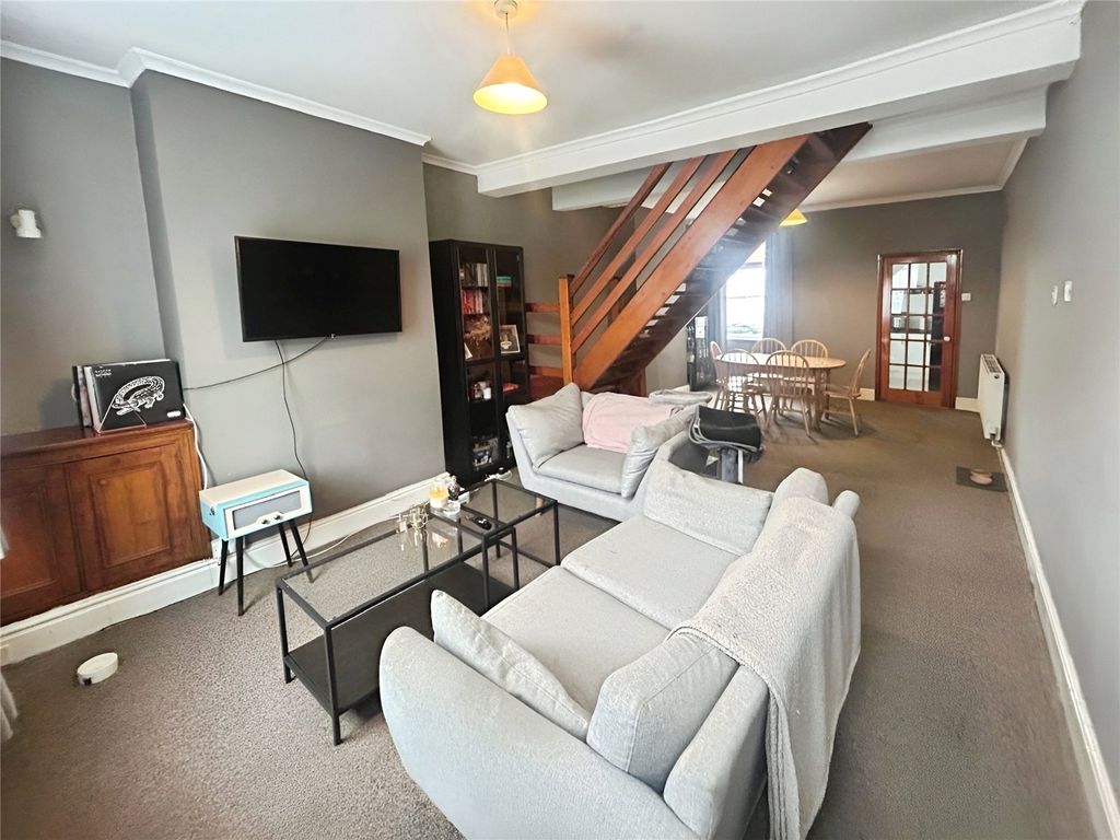 Property photo 1 of 15 Lounge