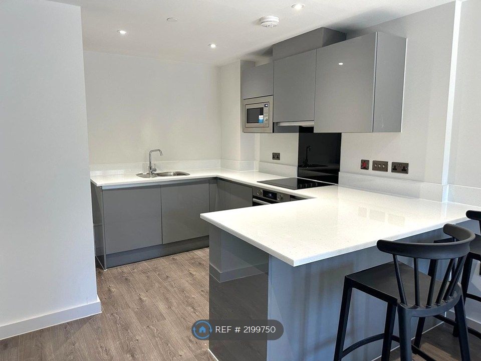 Property photo 3 of 11 Fully Fitted Kitchen