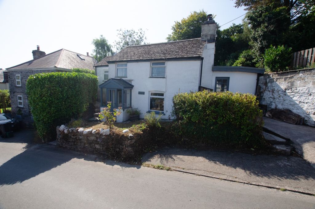 Property photo 1 of 10 23A Fore Street-07