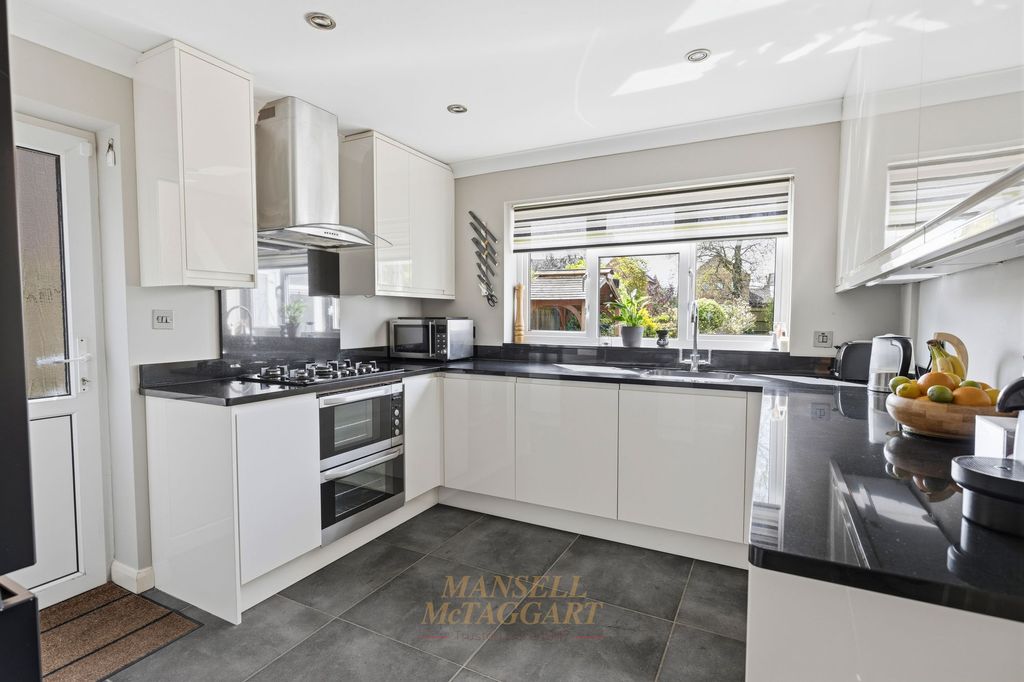 Property photo 2 of 33