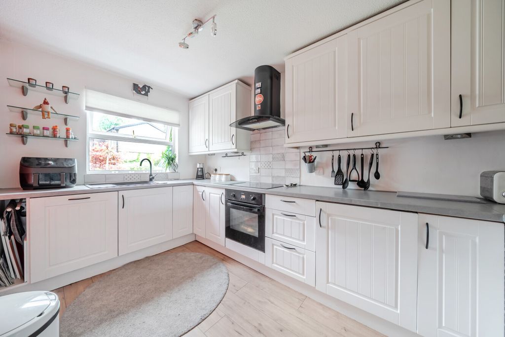 Property photo 2 of 19 1501507-19-6A79Ab...