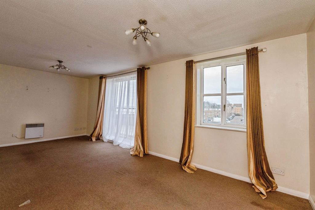 Property photo 2 of 30