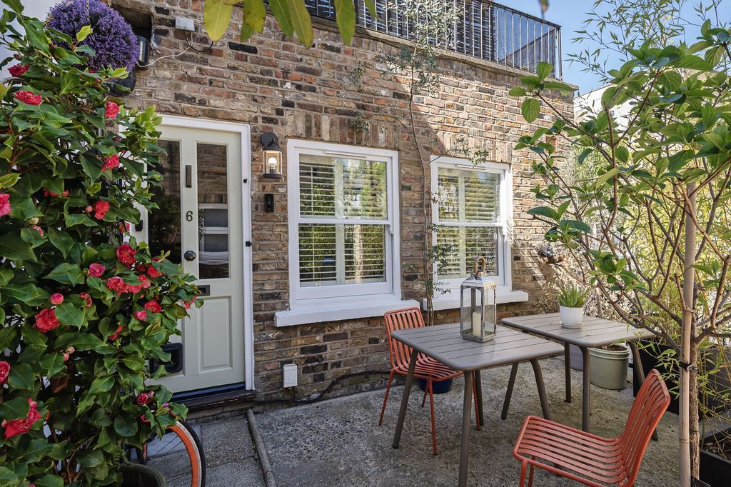 Property photo 1 of 23