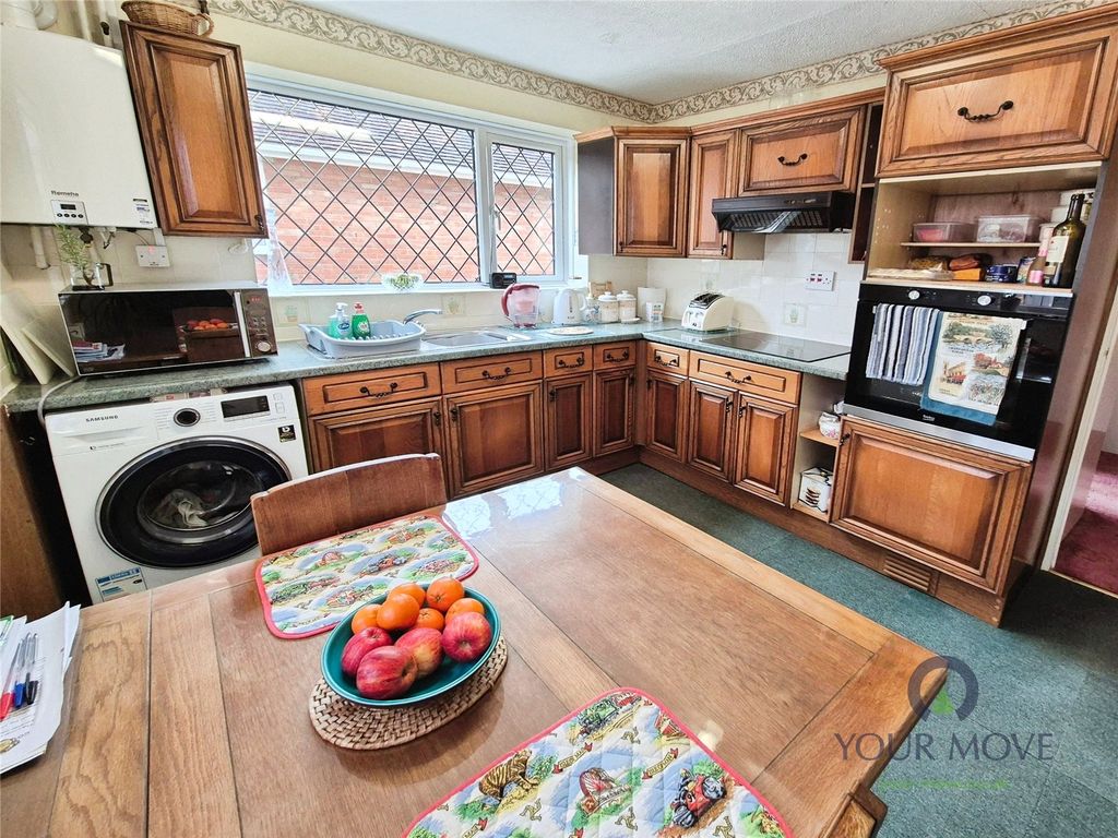 Property photo 2 of 21 Kitchen