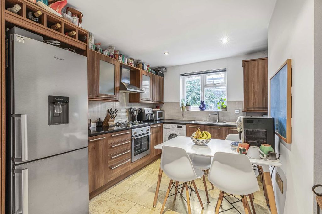 Property photo 3 of 4