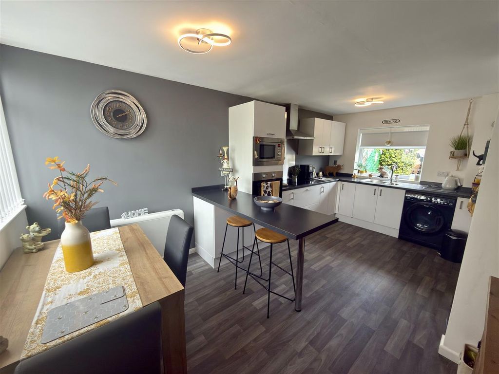 Property photo 3 of 15 Kitchen / Diner