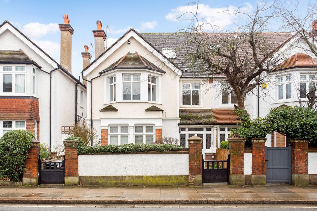 Property photo 1 of 8 First_Floor_Flat_128