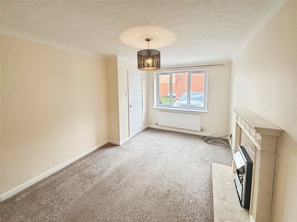 Property photo 3 of 10 Living Room