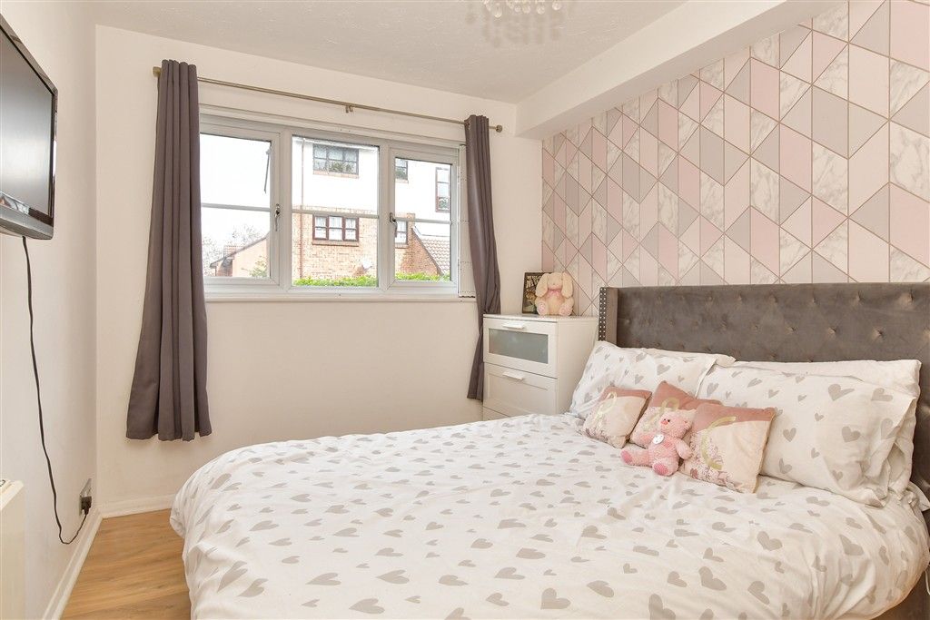 Property photo 3 of 10 Bedroom 1