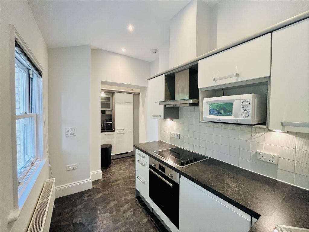 Property photo 3 of 24 Kitchen