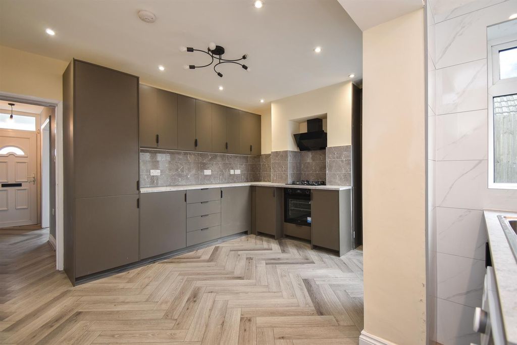 Property photo 1 of 18 Kitchen/Diner