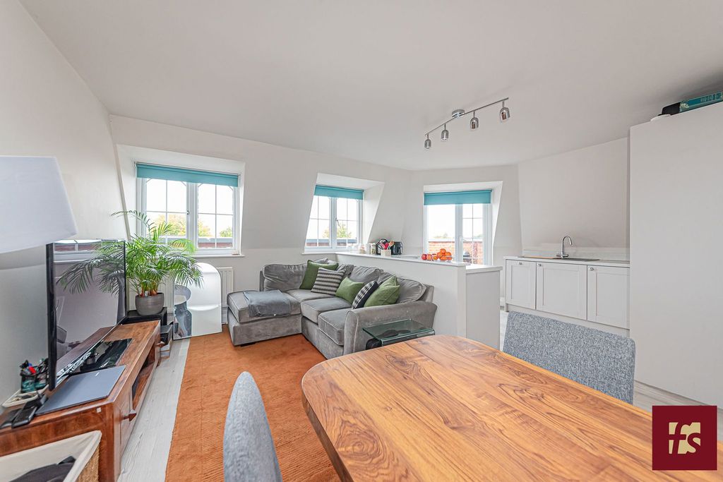 Property photo 3 of 25