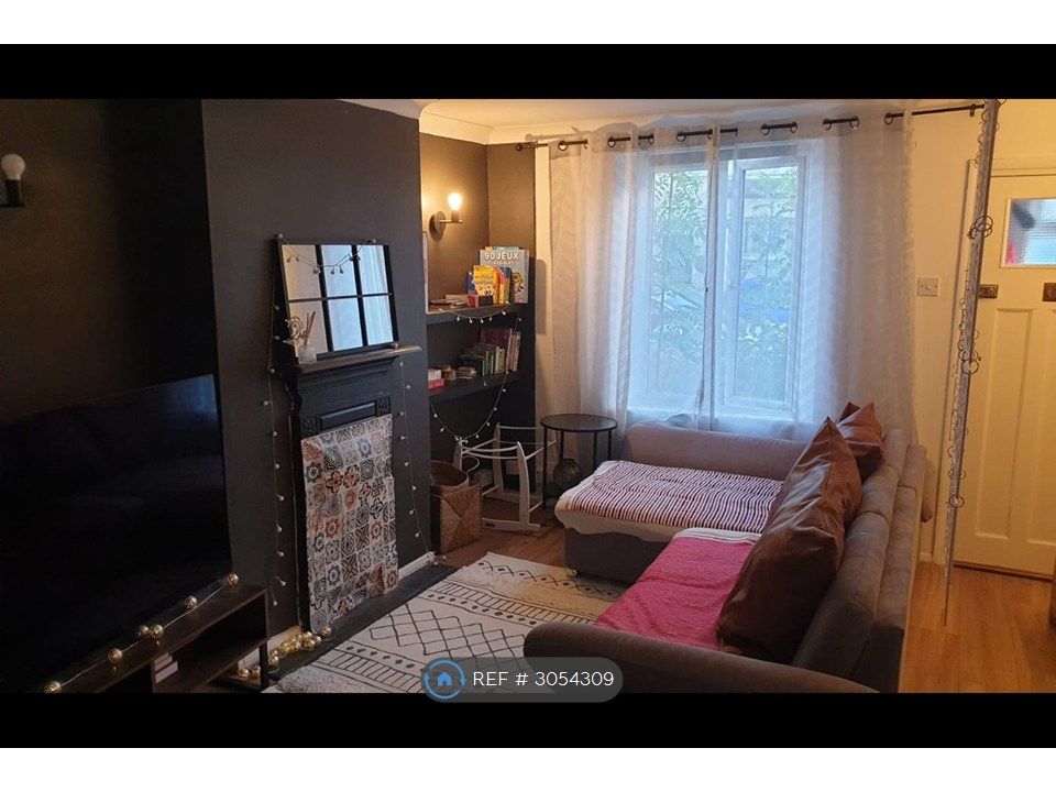 Property photo 2 of 9 Living Room