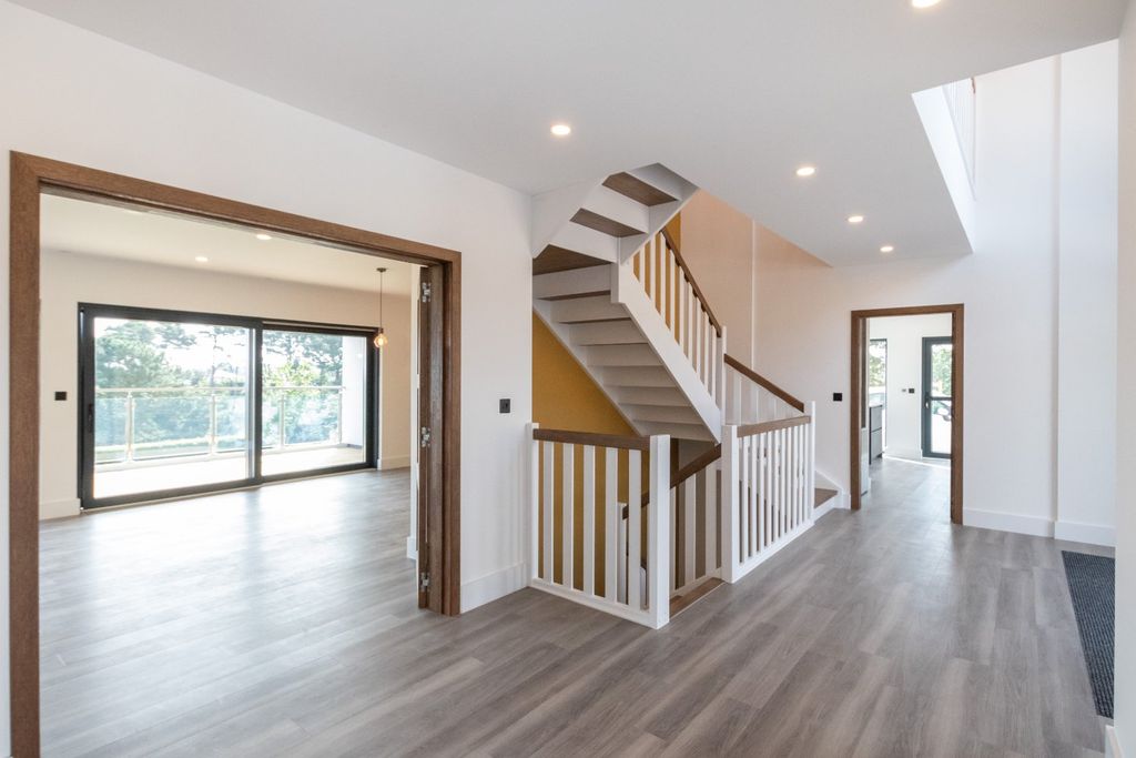 Property photo 2 of 70 Picture No. 50