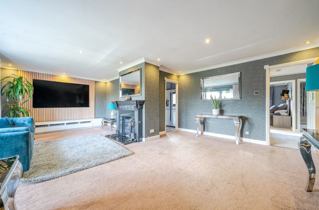 Property photo 2 of 13 1361807-1-68E557A...