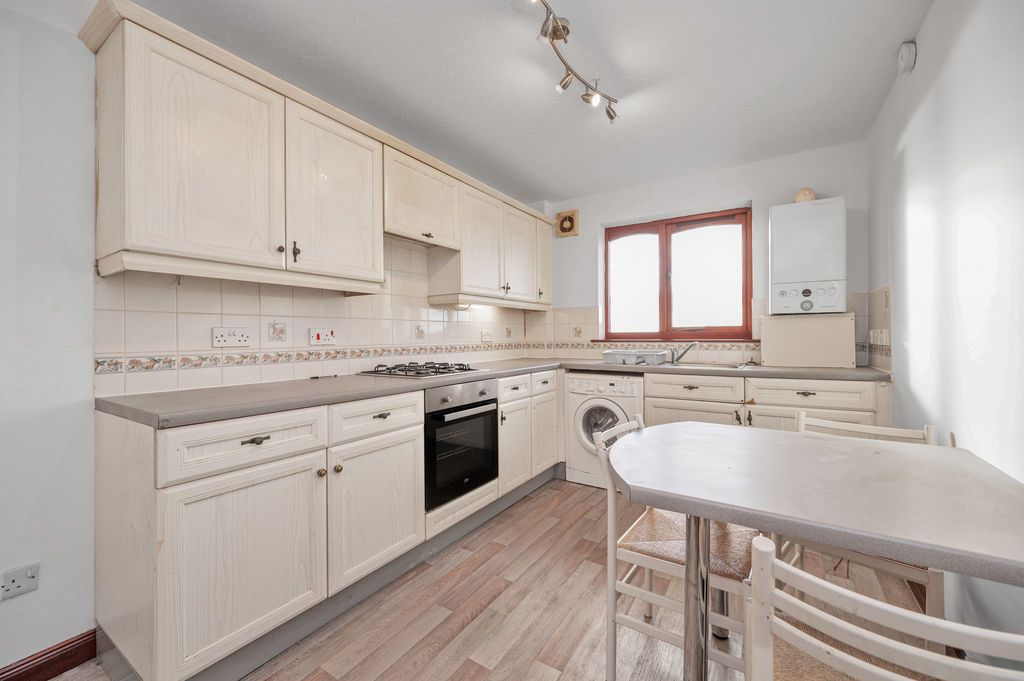 Property photo 2 of 24 Dining Kitchen