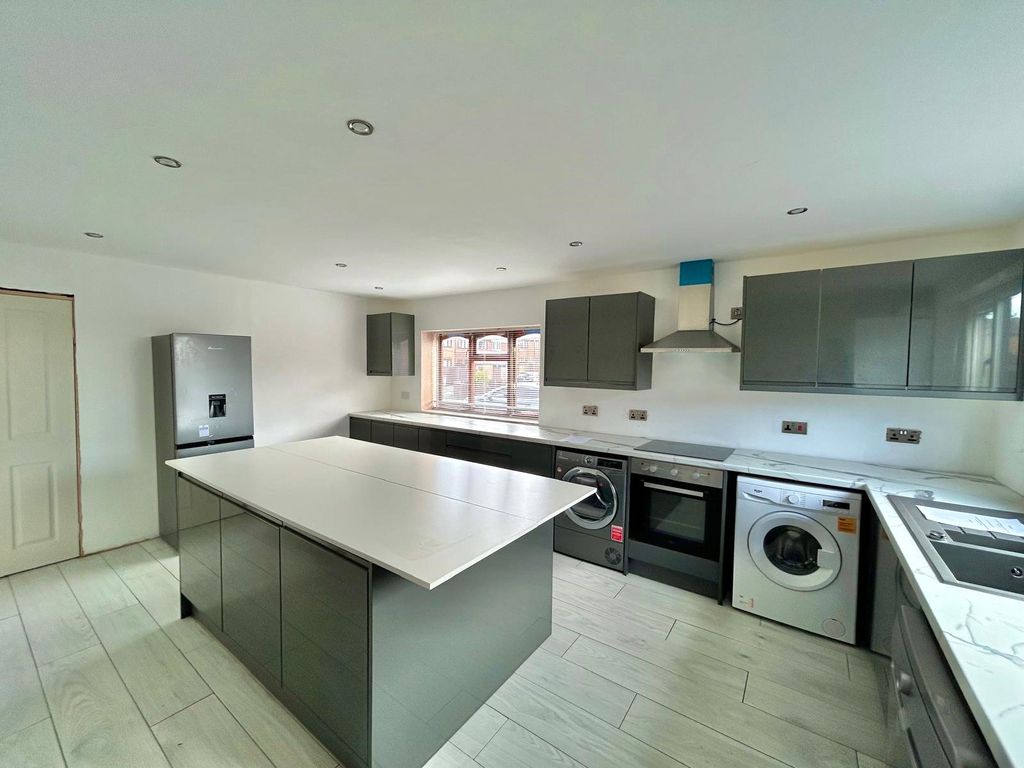Property photo 2 of 12 Picture No. 07