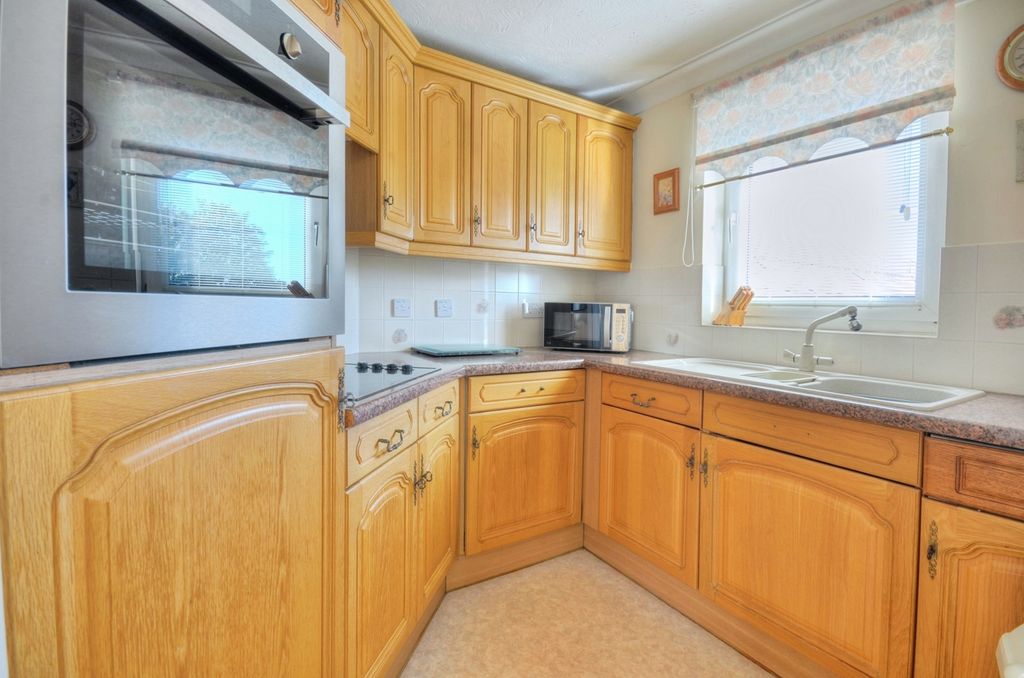 Property photo 2 of 14 Kitchen