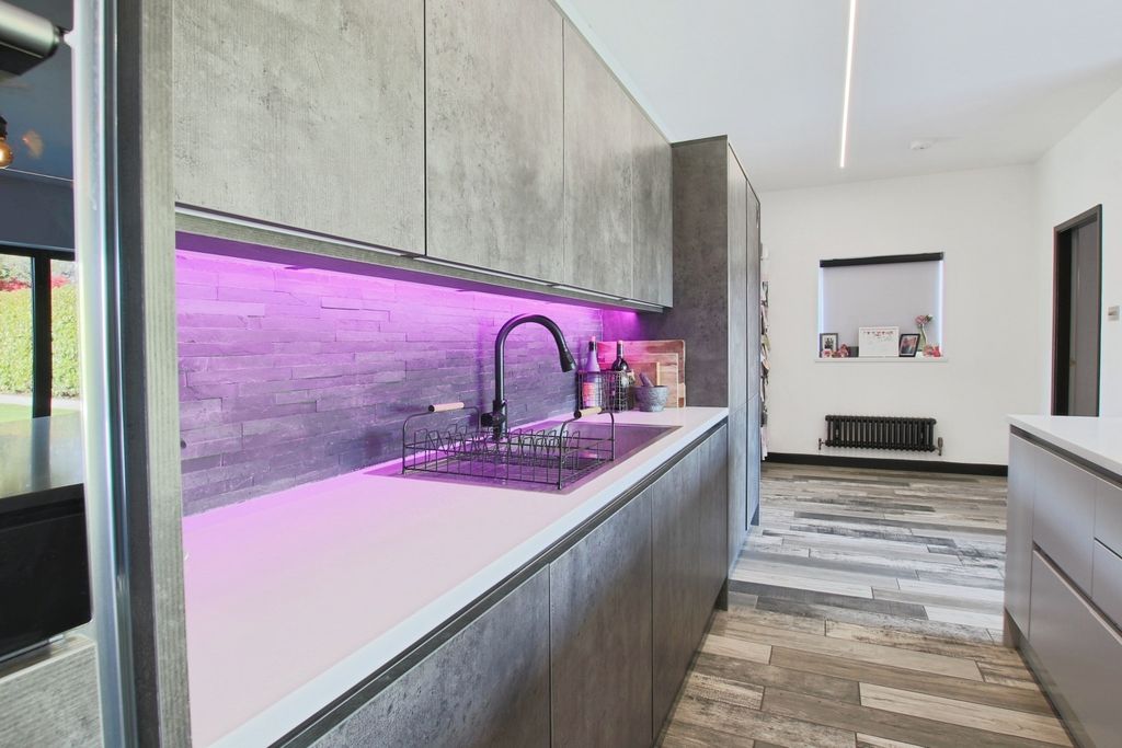 Property photo 2 of 28 4304943