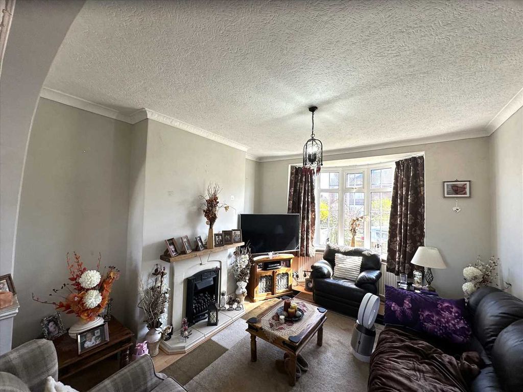 Property photo 3 of 12 Light And Airy Hallway: