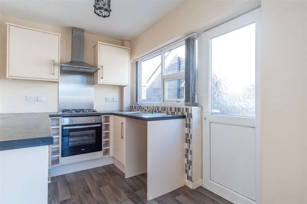 Property photo 3 of 19 Kitchen