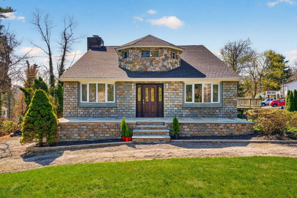 Property photo 1 of 31