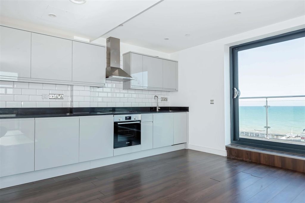Property photo 2 of 13 Worthing House_11.Jpg