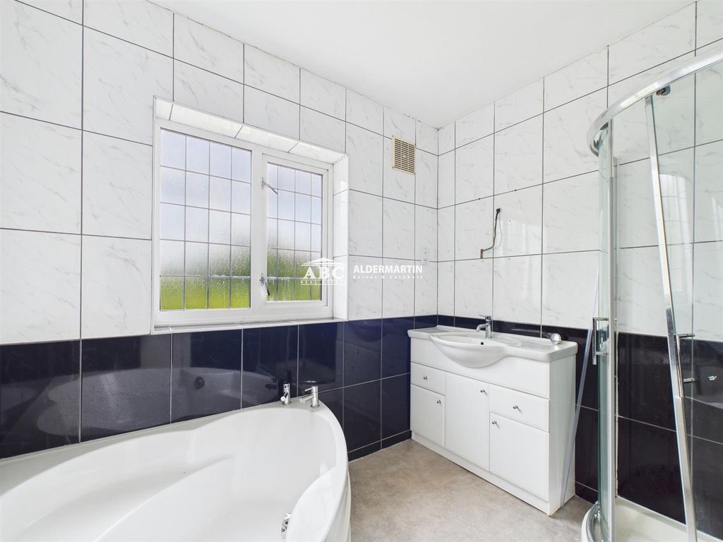 Additional image 15 of 5 bed property for salePenshurst Gardens, Edgware HA8