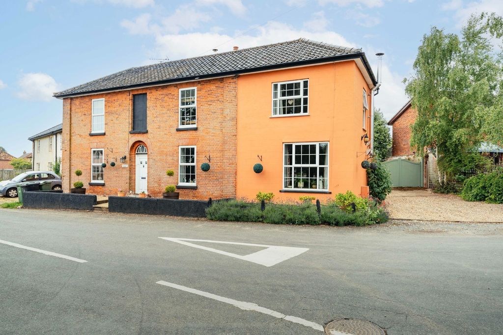 Property photo 1 of 32