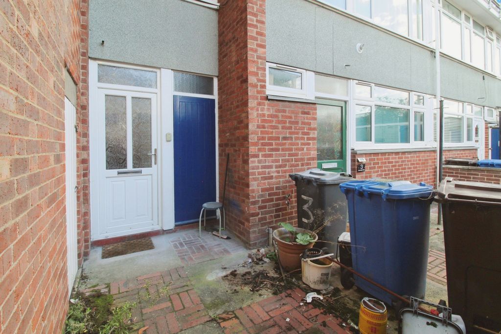 Property photo 1 of 11 Front