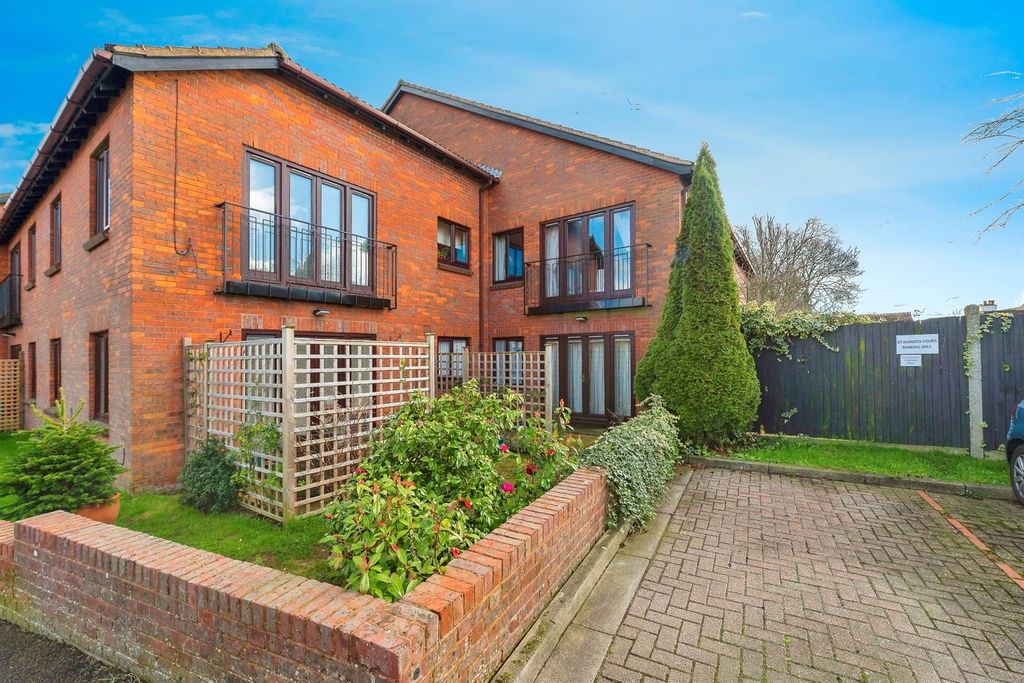 Property photo 2 of 9