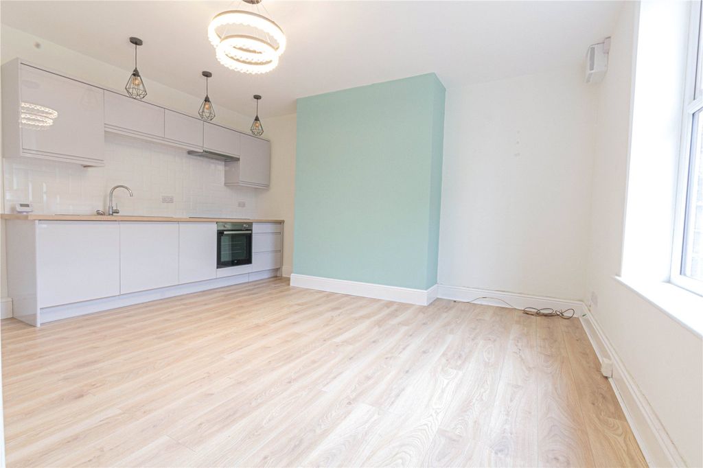 Property photo 2 of 17 Openplan
