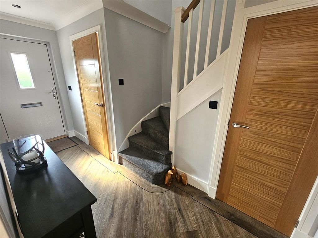 Property photo 2 of 23 Hall.Jpg