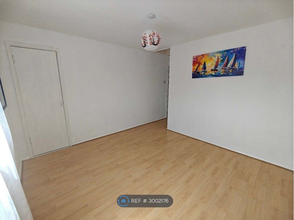 Property photo 3 of 14 Bedroom2