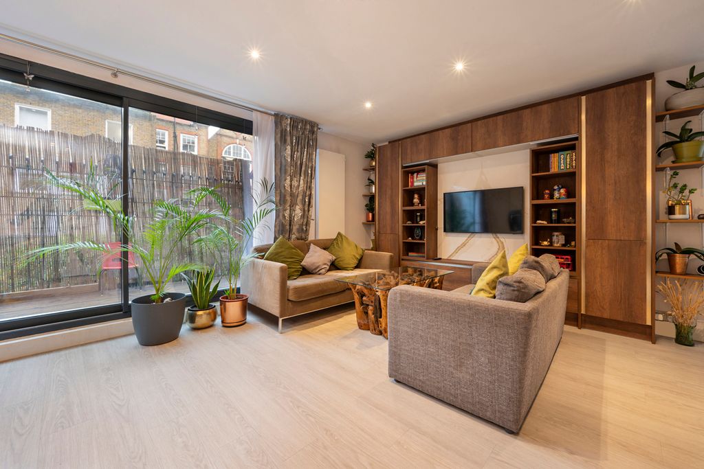 Property photo 2 of 8