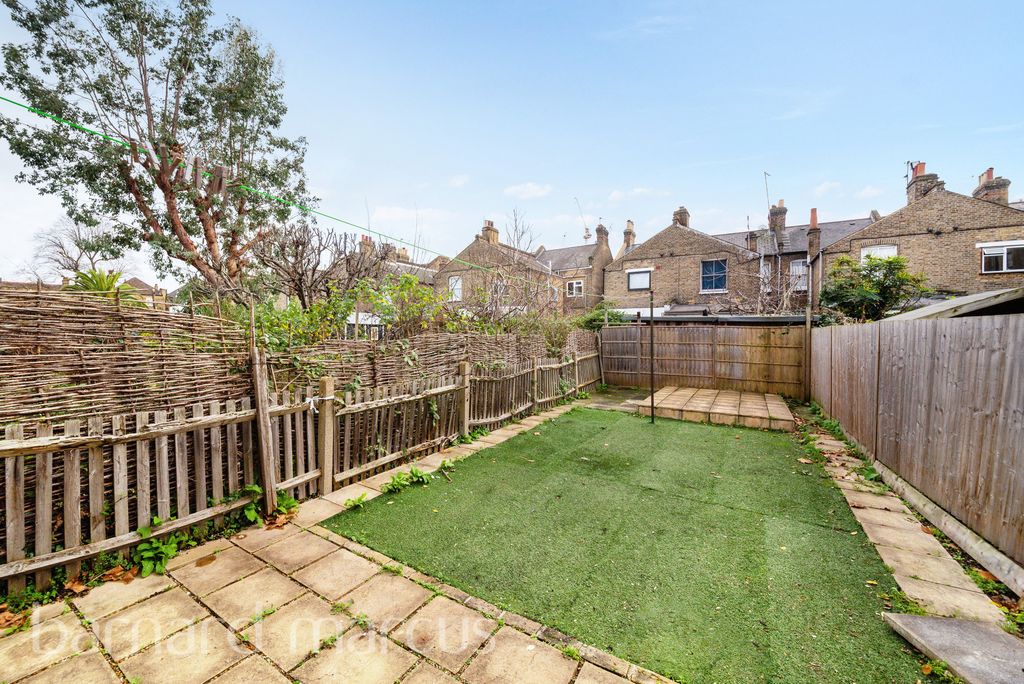 Property photo 3 of 8 Garden