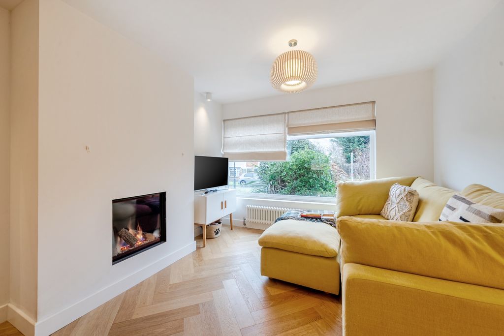 Property photo 2 of 14 1395662-7-696621394c67A