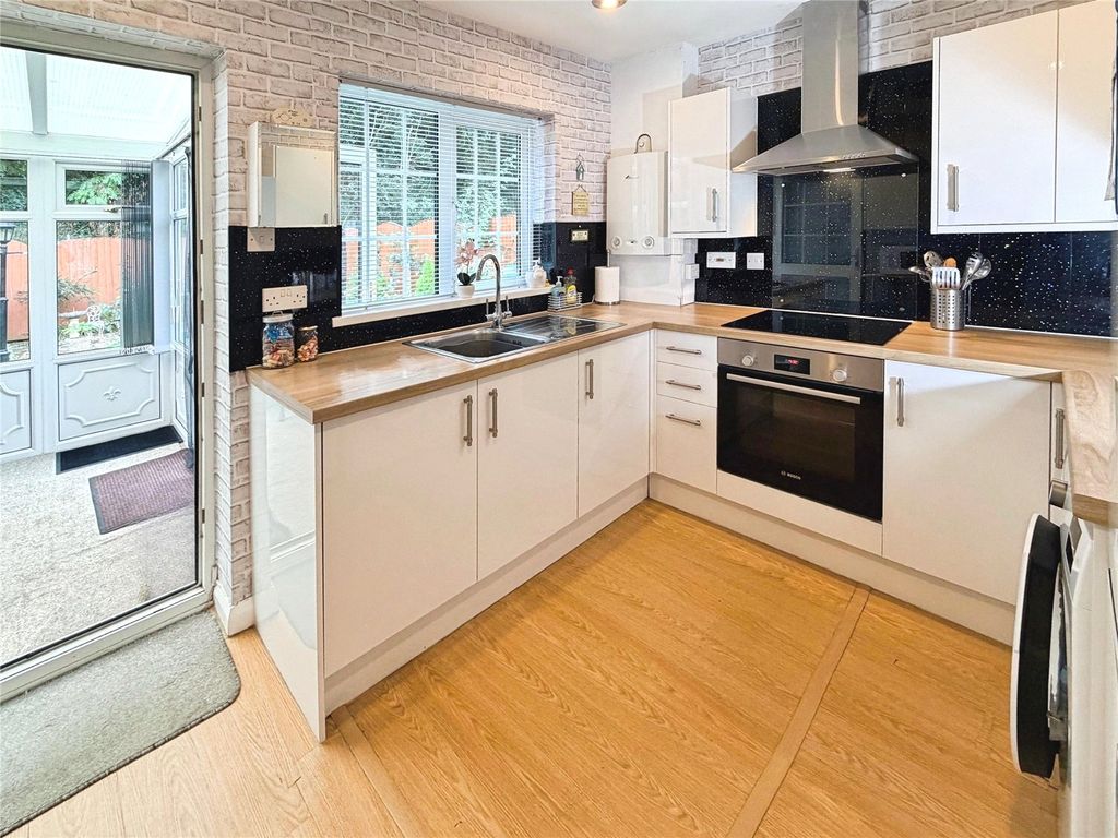 Property photo 2 of 16 Modern Kitchen