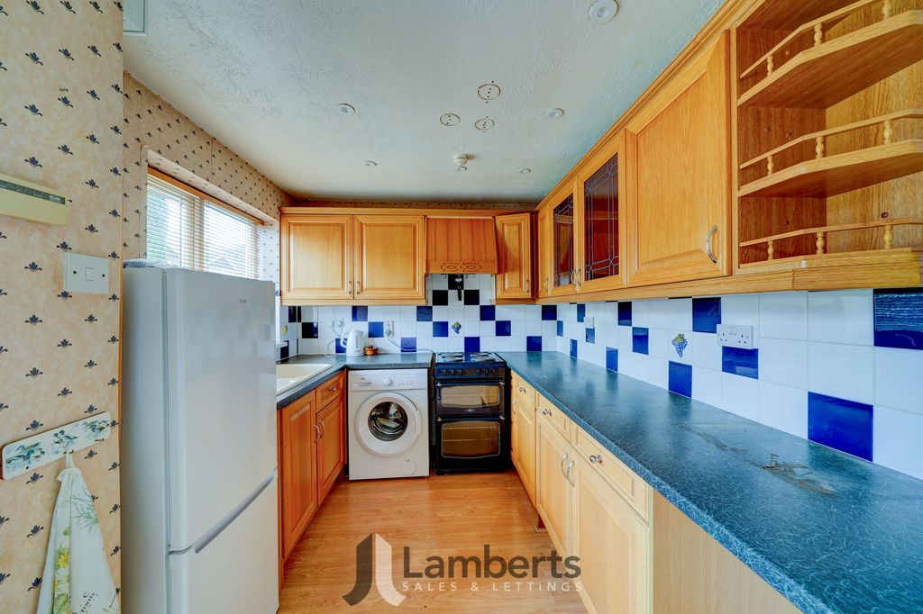 Property photo 3 of 14 Kitchen