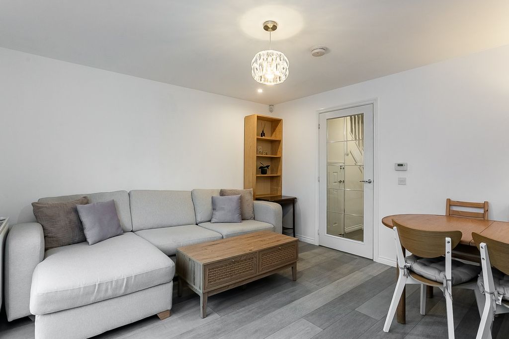 Property photo 3 of 23